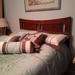 Beautiful Double Bedroom Set 😻 Excellent Condition 
