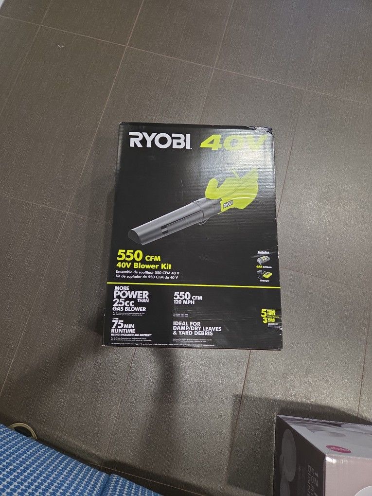 RYOBI 40V 120MPH 550 CFM Cordless Battery Blower with 4.0 Ah Battery and Charger