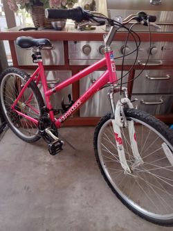 BIKE DIAMONDBACKS LUSTRE 1 TIRES SIZE 26 FRAME SIZE MEDIUM 