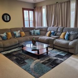 6-Piece Sectional w/ Power Recliners – Like New – Must Sell
