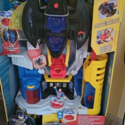 DC Super Friends Ultimate Headquarters