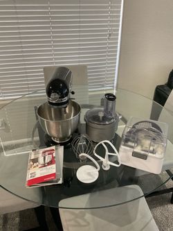 Kitchen aid Stand mixer w/ attachments