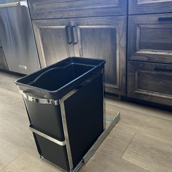 Simple Human Pull-Out Trash Can 