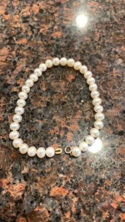 Small pearl bracelet with tiny 10k clasp length 71/2