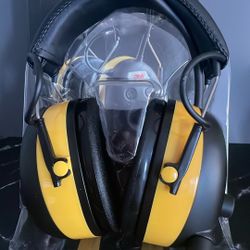 3M WorkTunes AM/FM Hearing Protector. Digital Radio