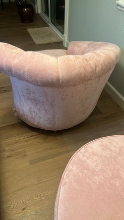 Free Pink Lounge Chairs