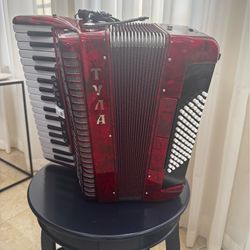 Vintage Russian Accordion (Tula) – Beautiful & Fully Functional