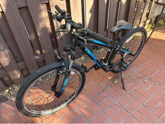 Trek Mountain Bike 26 inch tires, 16 inch frame