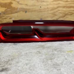 2016-2018 CHEVROLET CAMARO LH SIDE - DRIVER SIDE - LED TAIL LIGHT OEM