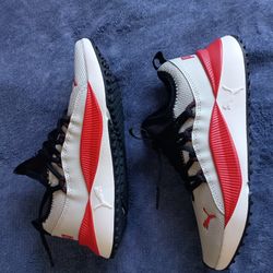 New Pumas Shoes 👟👟 No Box ... Size 4 