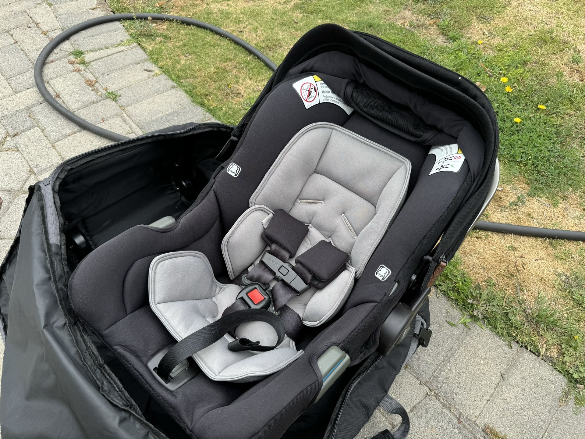 Nuna Pipa Car seat With Travel Case