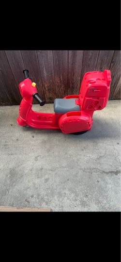 Kids Red Plastic Ride-On Scooter Toy