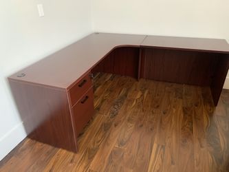 Desk Compucorner L Shape 72”x78” Mahogany New! Sake