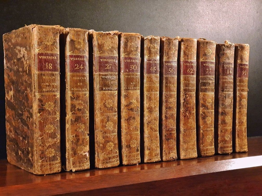 1785 Voltaire Œuvres Complètes – 10 Volumes – Rare 18th Century Leather Books – French Enlightenment
