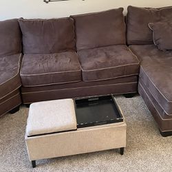 Forresthills Three piece Sectional Sofa