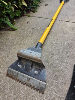 Heavy duty shingle remover & floor scraper tool, Seymour Structron S600 fiberglass handle 48" & QPI USA 54" heavy Floor scraper, demolition constructi