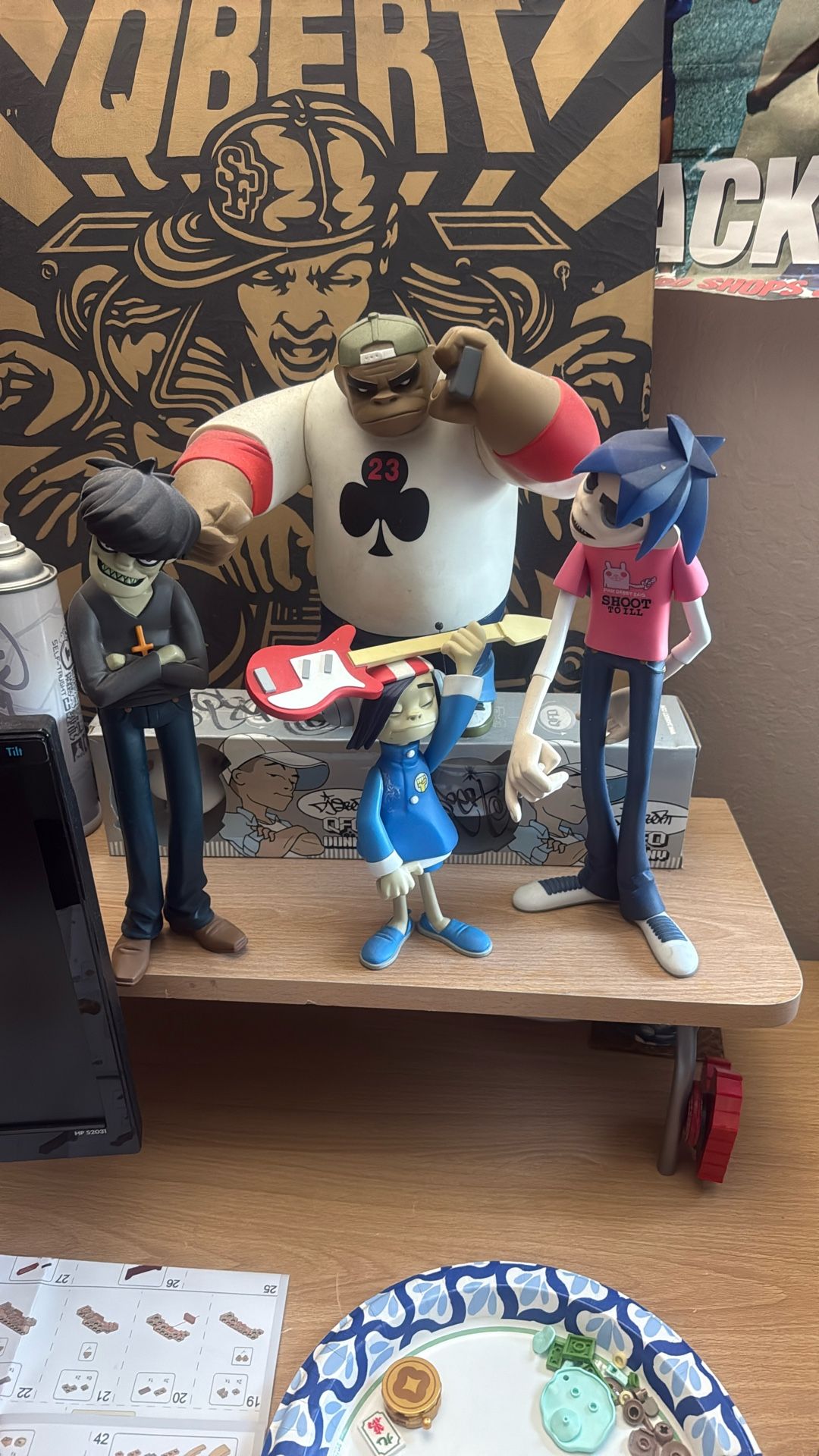 Kid Robot Original Gorillaz- Only Issue Is The Arm Of The Guitarist Needed To Be Glued On. That's It Otherwise