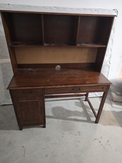 Small Office Or Computer Desk; Good Condition; Top Can Be Removed
