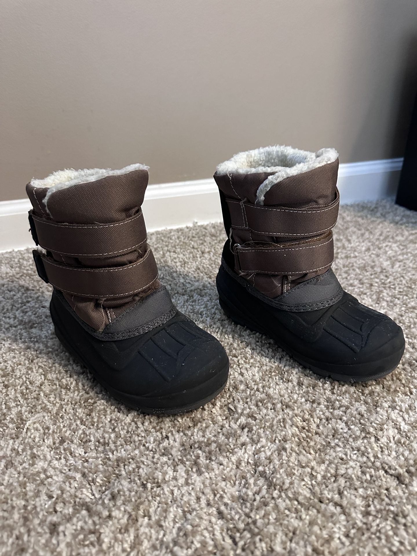Snow Boots - 9C