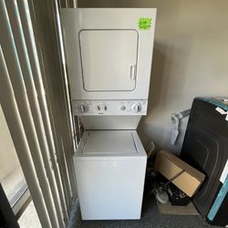 24” KENMORE WASHER AND ELECTRIC 220 DRYER STACKABLE 