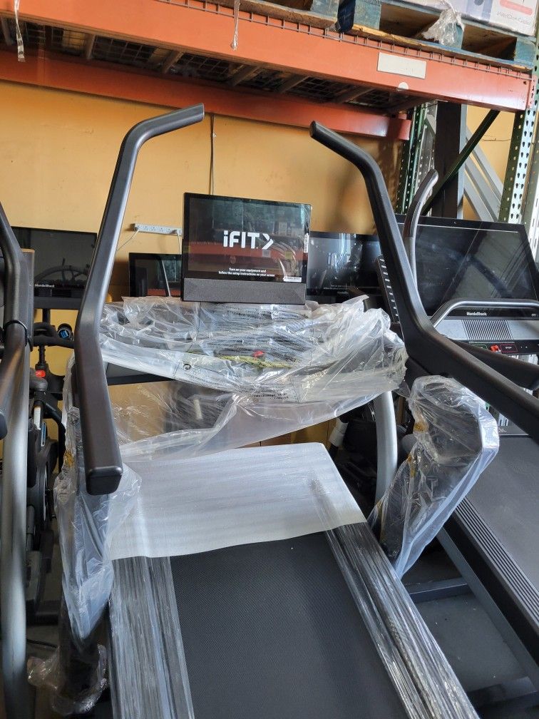 FULLERTON - 2025 Model Nordictrack X16 treadmill incline trainer - 40% incline - 1800$