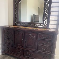 Dresser With Mirror