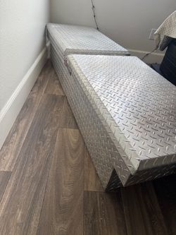 Truck tool box