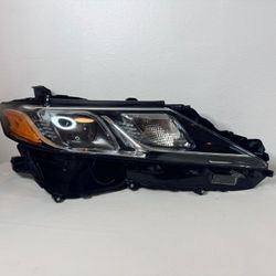 2018 - 2023 TOYOTA CAMRY CHROMED HALOGEN RH PASSENGER SIDE HEADLIGHT OEM