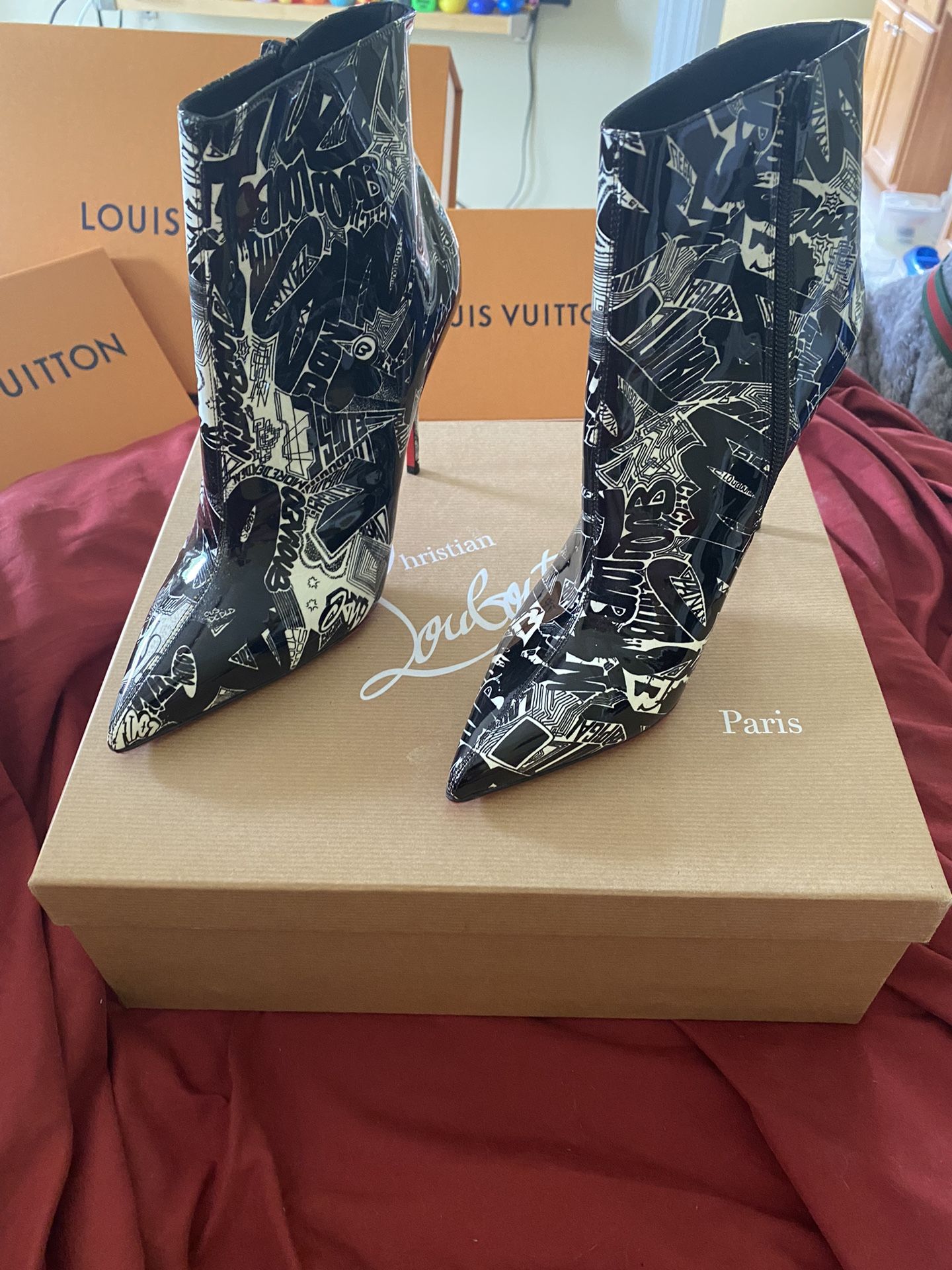 Louboutin So Kate Booty Patent Nicograf