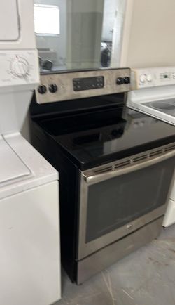GE Stainless Electric Range – 30" Glass Top, Works Great