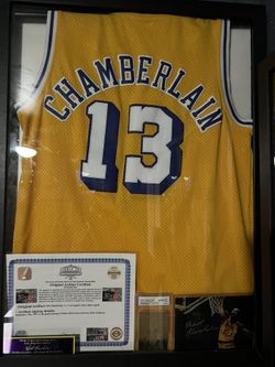 Wilt Chamberlain Signed Picture With COA Jersey Not Signed