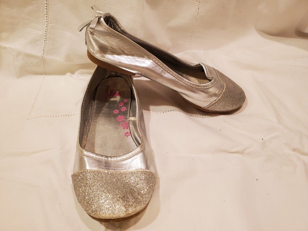 Silver Ballet Flats With Bow At Heel, Size 2
