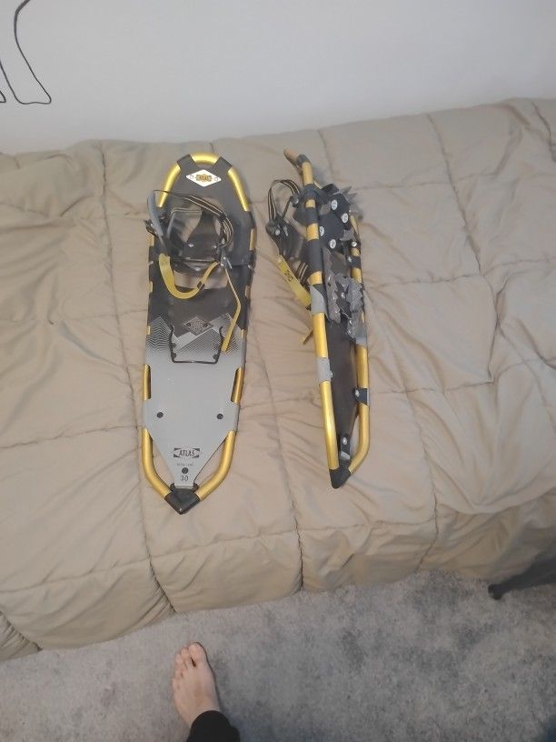 Snowshoes 30 Inch Atlas