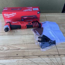 Milwaukee (2426-20) M12 12V Lithium-lon Cordless Oscillating Multi-Tool (Tool-Only)