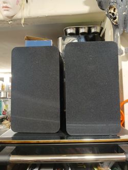 Insignia NS-HBTSS116 is a pair of 50-watt powered Bluetooth bookshelf speakers.