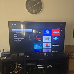 Roku TV 65" 