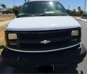 2001 Chevy Express 2500 Cargo Van - 134k Miles - Clean Title - Ready to Work! (Excelente Condición)