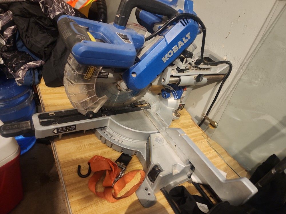 kobalt miter saw and wagner 2000 flexio paint gun both of them like new 