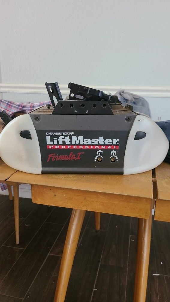 Chamberlain Lift Master Professional Formula 1 Garage Door Opener