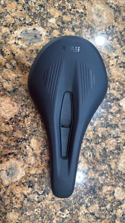 fi’zi:k Argo Vento Road Bike Seat
