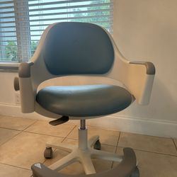 Desk best sale chair offerup