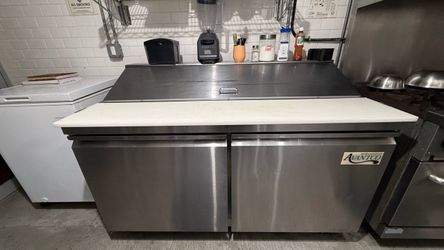 Mesa de trabajo en frío con refrigerator
