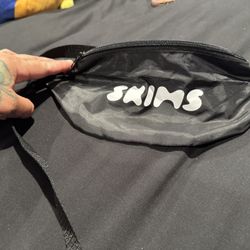 Skims Fanny Pack Black And White 