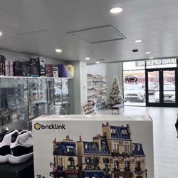 Brand new 910032 LEGO Parisian Street