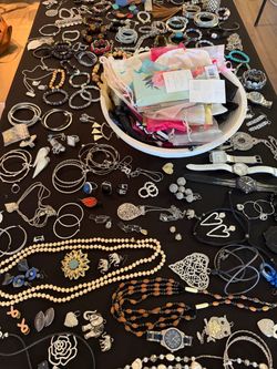 Large Mixed Jewelry Lot – Necklaces, Bracelets, Earrings & More