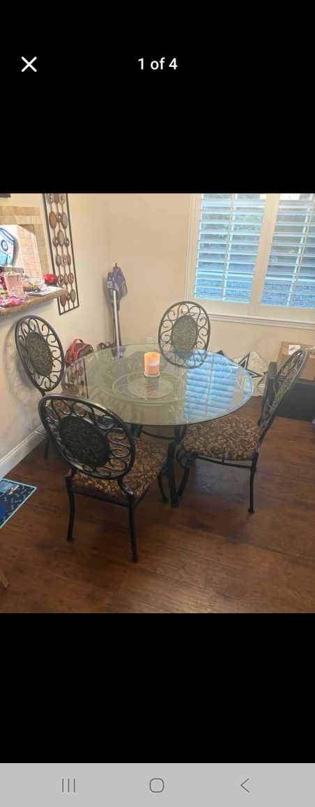 Kitchen Table & 4 Chairs
