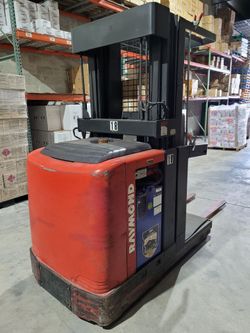 Raymond Order Picker Forklift With 2021 Battery