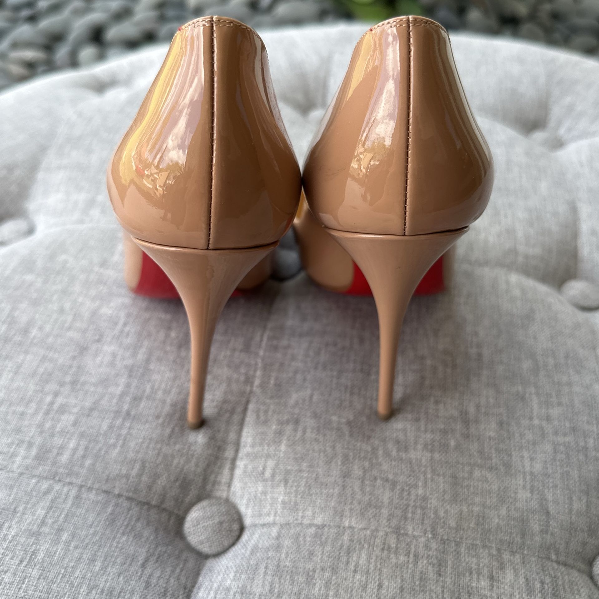 Beige 37.5 Christian Louboutin Patent Pump Heels