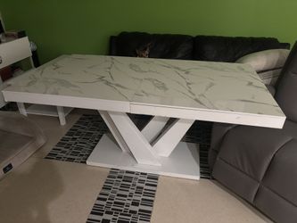 Nice Table..extend To Fit Enough 8..10 People…very Good Condition