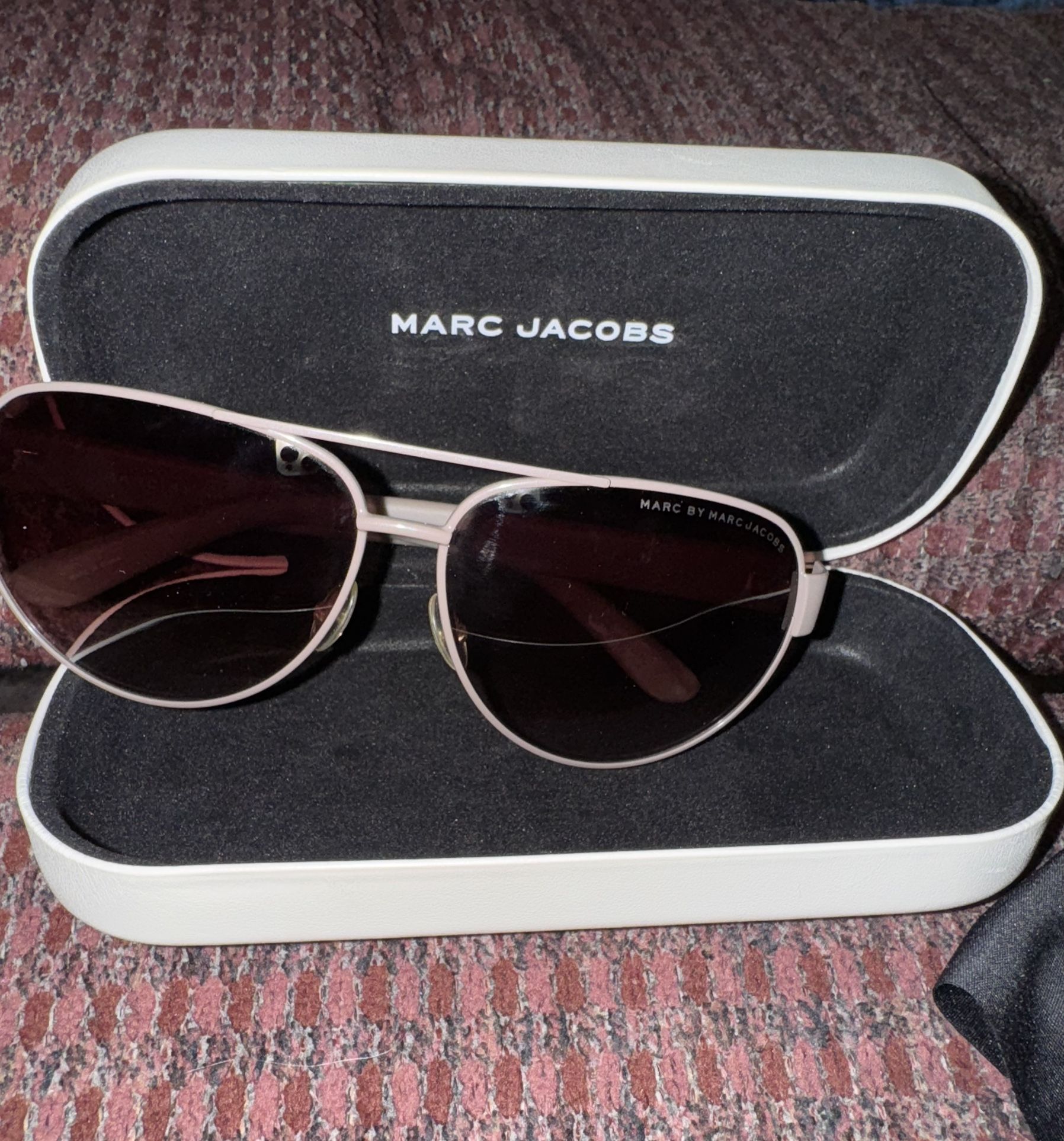 EUC MARC BY MARC JACOBS Unisex Sunglasses with Case  